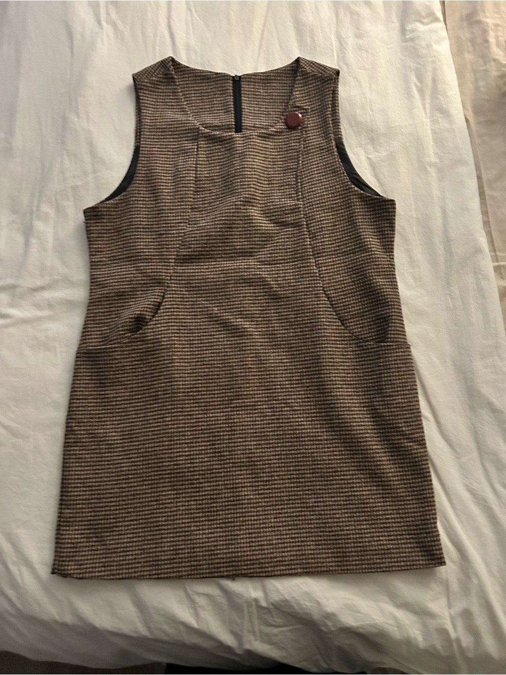 Sleeveless Houndstooth Shift Dress in Brown